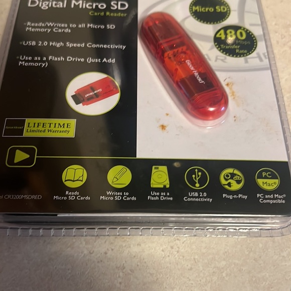 🏡 Gear Head USB 2.0 Micro SD Card Reader, Red   480 MBPS - Picture 2 of 3